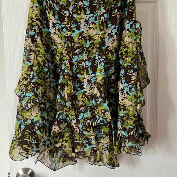 Lovely new long flounce skirt with side zipper. - Picture 7 of 9